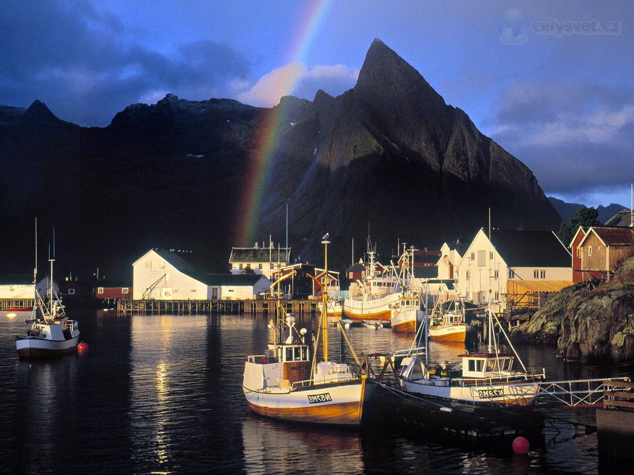 Foto: Hamnoy Rainbow, Sakrisoy Island, Lofoten Islands, Norway