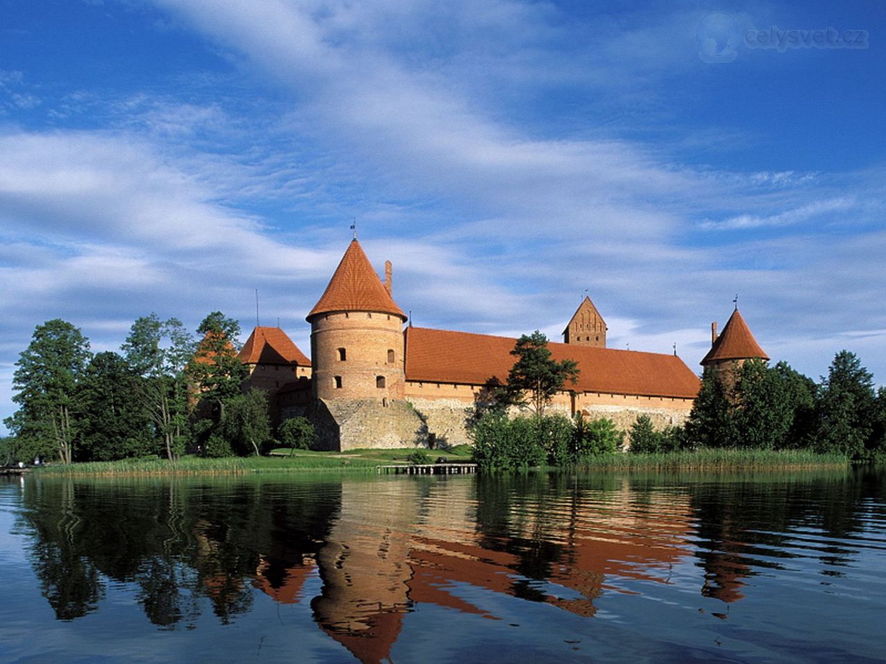 Foto: Trakai Castle On Lake Galve, Lithuania