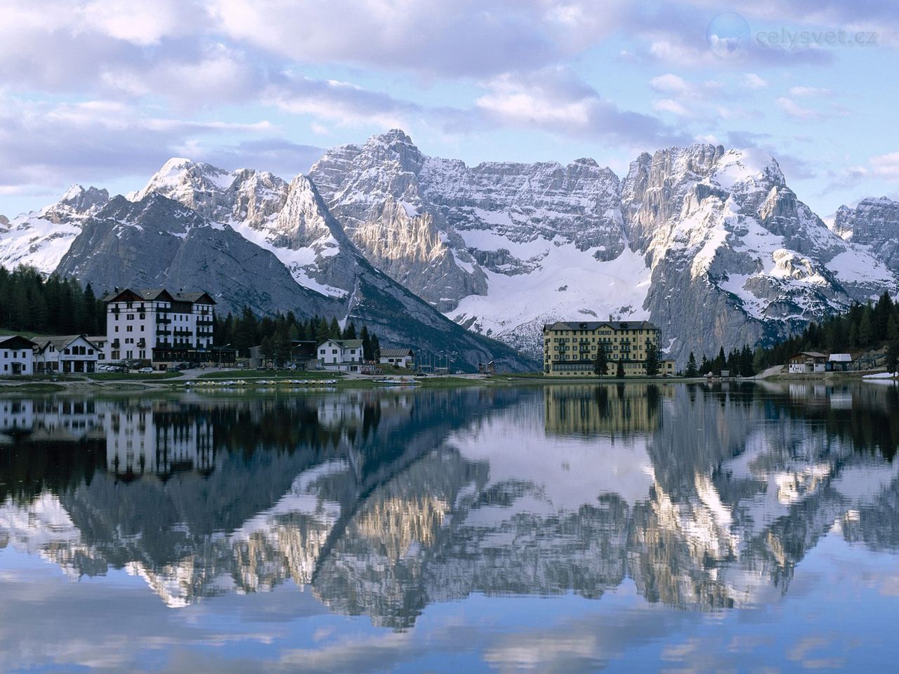 Foto: Misurina Lake, Sorapiss Peaks And The Dolomites, Italy