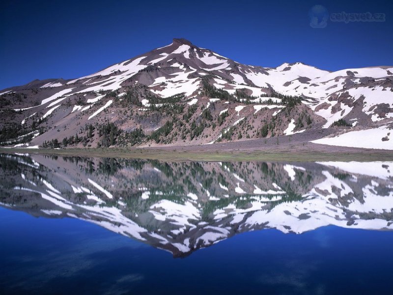 Foto: South Sister Mountain Reflection In Green Lakes, Three Sisters Wilderness, Oregon