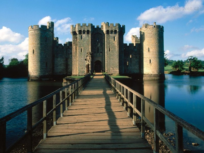 Foto: Bodiam Castle And Bridge, East Sussex, England